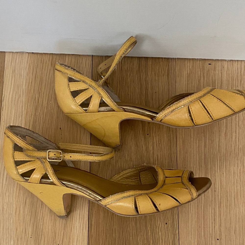 Seychelles Mustard Yellow Heeled Sandals - Picture 3 of 6